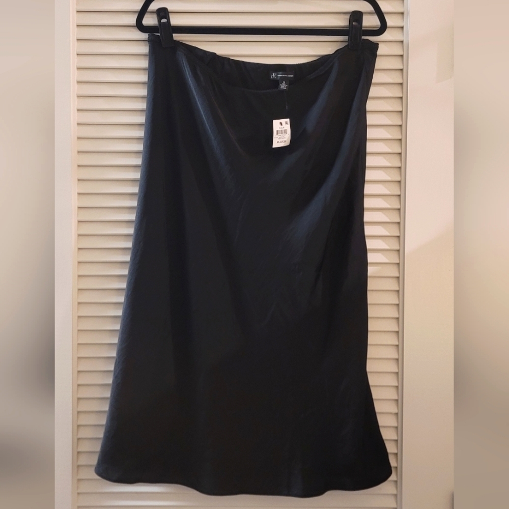 I.N.C International Concepts- (NWT) Black Classic Slip Skirt